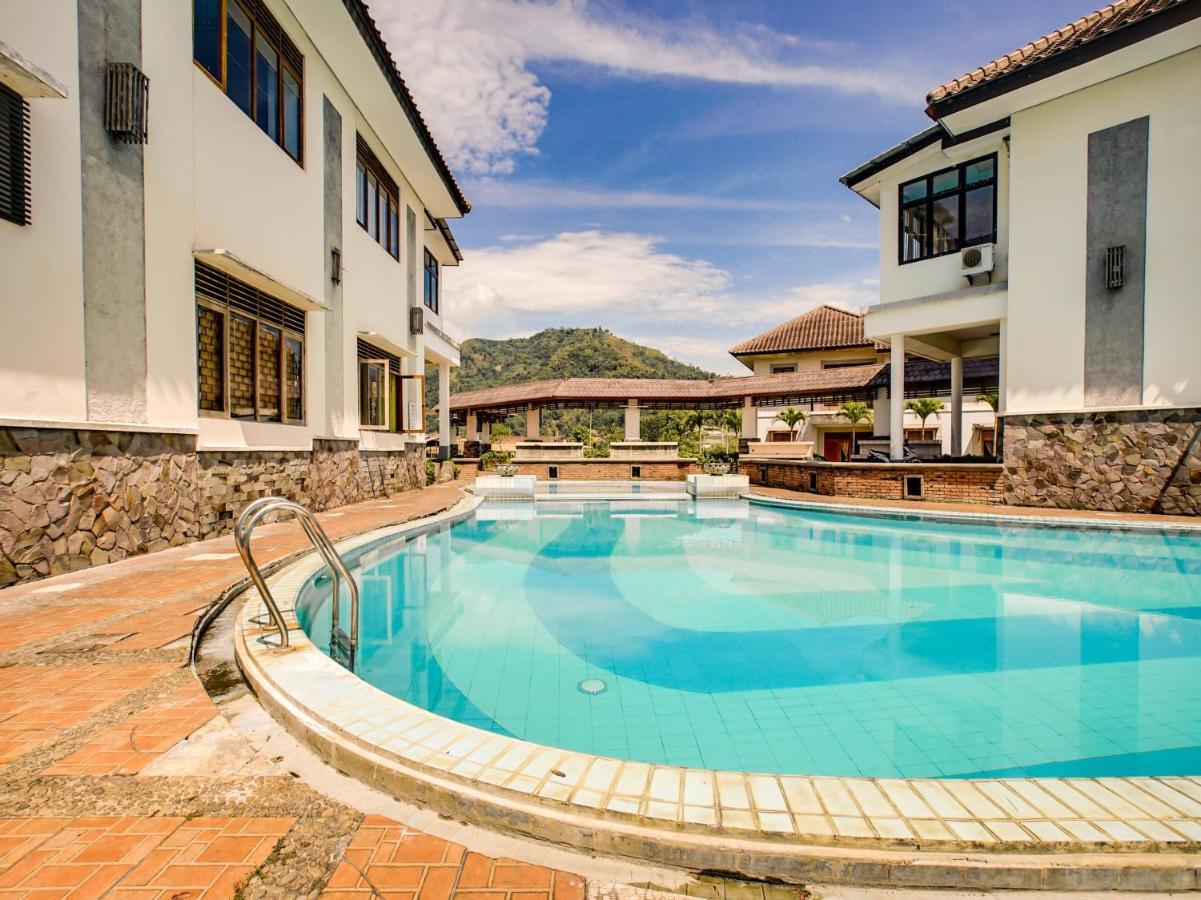 Oyo 3896 Villa Pesona Wisata Puncak Cianjur Extérieur photo