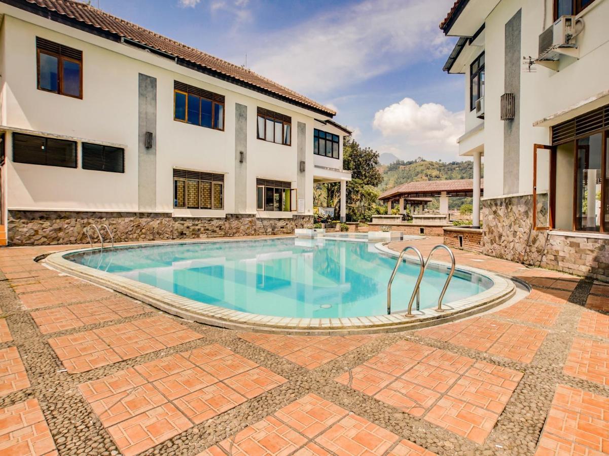 Oyo 3896 Villa Pesona Wisata Puncak Cianjur Extérieur photo